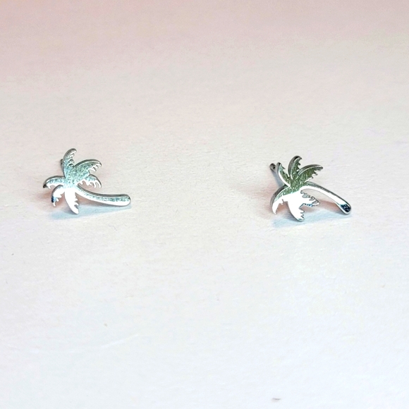 Set of palm tree shaped silver color stainless steel stud earrings. Brand new. - Picture 3 of 3